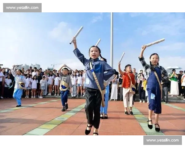 国歌奏响时,他们用身体为孩子撑起晴空 国歌奏响时,他们用身体为孩子撑起晴空