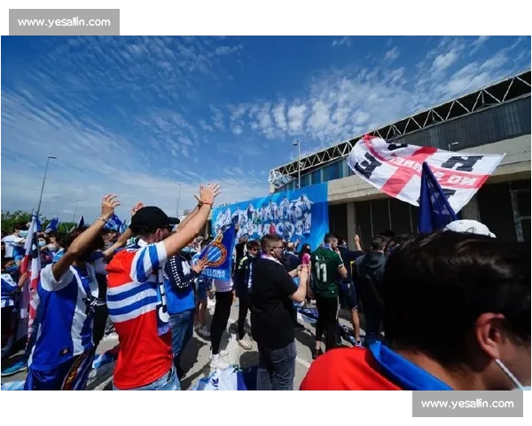 海港出征！球迷现场高唱战歌，齐心协力助威球队！